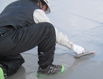 須坂市ウレタン通気緩衝工法防水仕上げ塗布作業