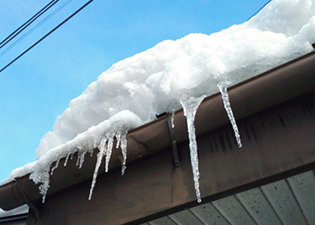 須坂市雪によるトラブル対策雪止め設置雨どい修繕業者